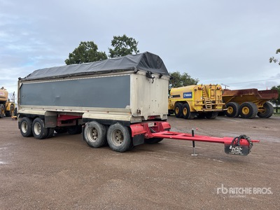 2010 One Lusty 7.6 m Quad Dog End Dump Trailer