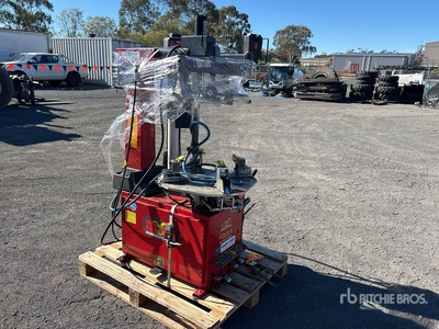 2016 Mondolfo Ferro Aquila AS943 TI 2V Tire Changer