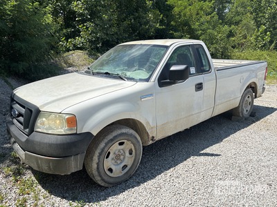 2005 Ford F-150 XL 4x2 Pickup