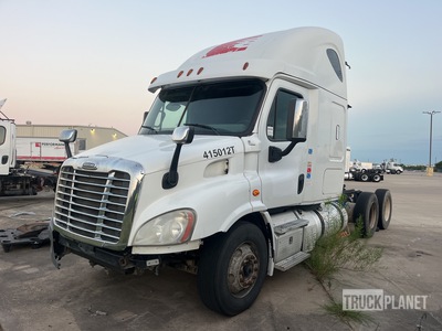 2015 Freightliner Cascadia 113 6x4 T/A Sleeper Truck Tractor