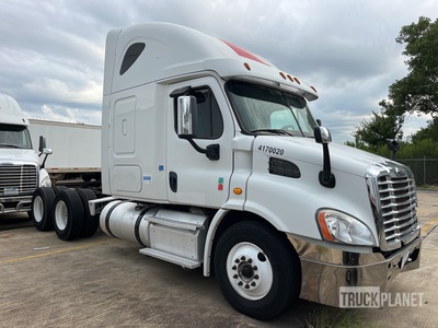 2017 Freightliner Cascadia 113 6x4 T/A Sleeper Truck Tractor
