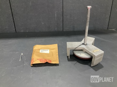 (1) Gage Block, (4) Mechanical Pullers, (244) Seals & Assorted Items