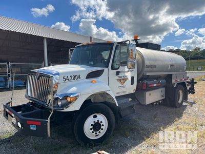 Etnyre CENT.II 2000 gal on 2014 International 7300 Work Star 4x2 Autocarro distribuzione asfalto