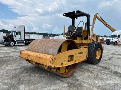 2010 Cat CS56 Smooth Drum Compactor