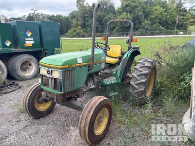 John Deere 5200 2WD tractor utilitario