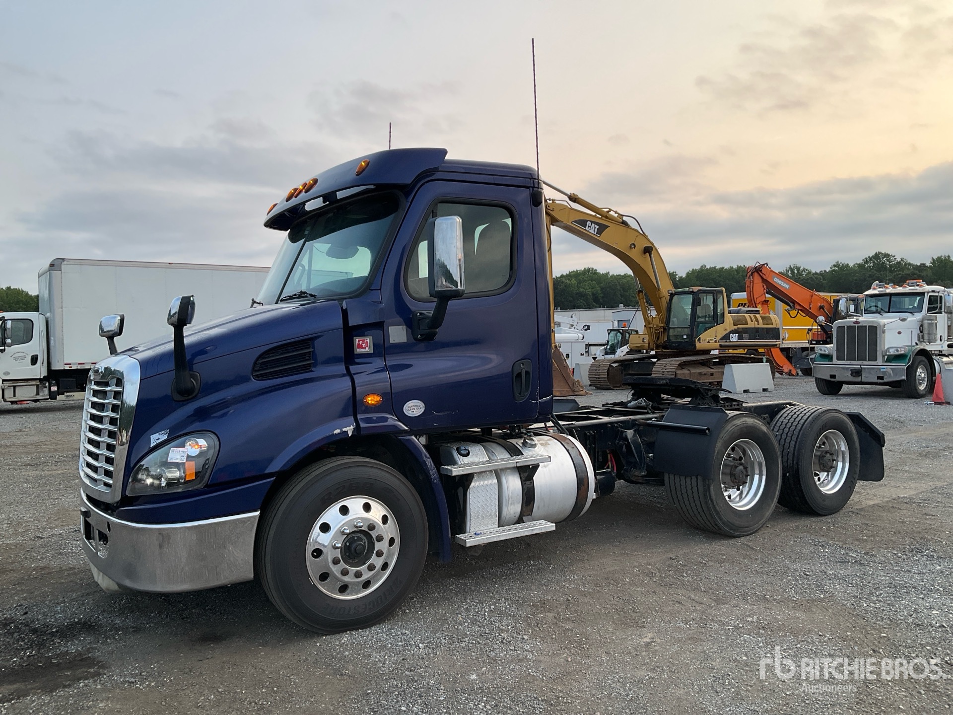 2017 Freightliner Cascadia 113 6x4 T/A Day Cab Truck Tractor