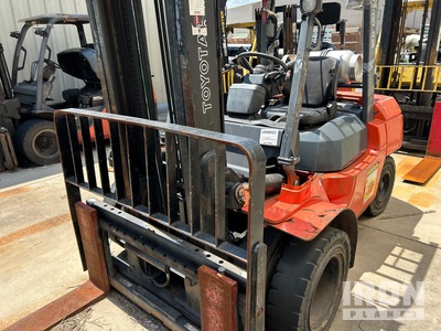 2013 Toyota 7FGU35 7300 lb Pneumatic Tire Chariot Élévateur (Inoperable)