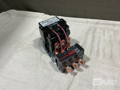 (3) Schneider Electric Square D 8536SEO1V02H30S Motor Starters
