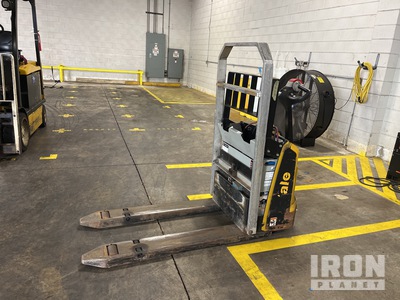 2021 Yale MPB045VGN24T2748 4510 lb Electric Pallet Jack