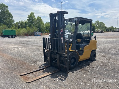 2017 Cat GP35N 6200 lb Pneumatic Tire Forklift