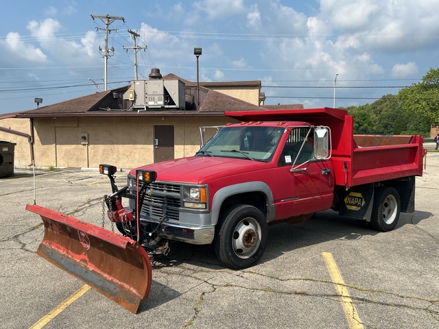 2002 Chevrolet 3500HD 4x2 Snow Plow Truck 2002 Chevrolet 3500HD 4x2 Snow Plow Truck
