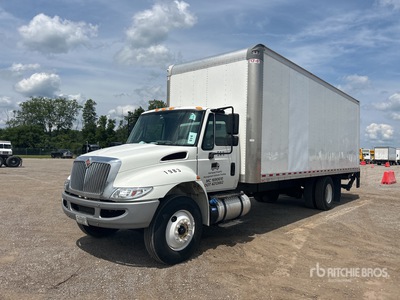 2018 International 4300 4x2 شاحنة فان