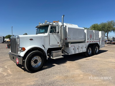 2003 Peterbilt 379 2000 gal 6x4 شاحنة الوقود والتشحيم