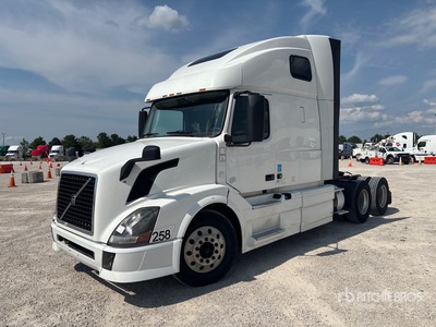 2014 Volvo VNL670 6x4 Cabina con cuccetta per trattore stradale