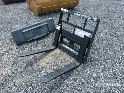 2024 Wolverine MPF112500G 30 in Mini Skid Steer Forks