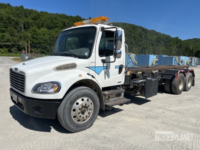 2007 Freightliner M2 106 6x4 Roll-Off Truck