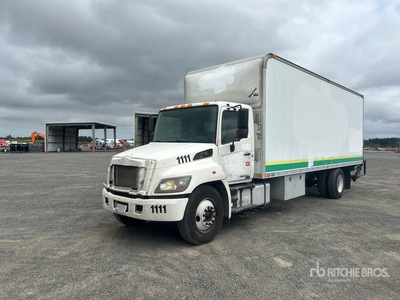 2014 Hino 268 4x2 Autocarro furgonato