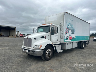 2013 Kenworth T270 4x2 Autocarro furgonato