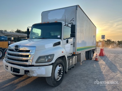 2014 Hino 268 4x2 Camion fourgon