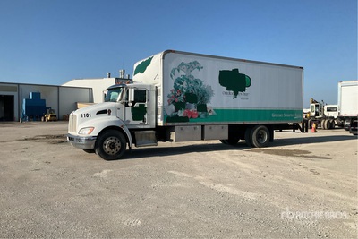 2013 Kenworth T270 4x2 Furgoneta caja cerrada