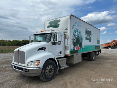 2013 Kenworth T270 4x2 Furgoneta caja cerrada