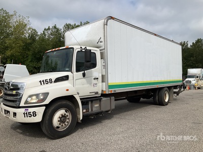 2014 Hino 268 4x2 van Gesloten vrachtwagen