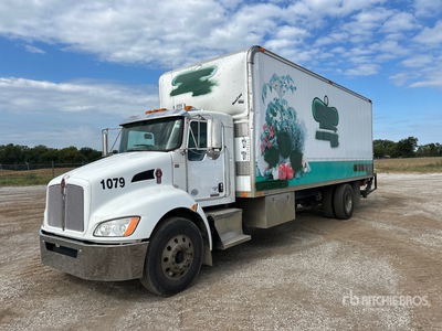 2013 Kenworth T270 4x2 Furgoneta caja cerrada