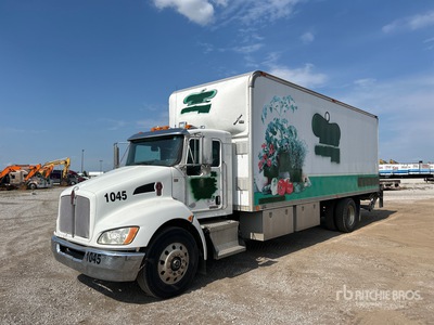 2013 Kenworth T270 4x2 Furgoneta caja cerrada
