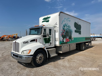 2013 Kenworth T270 4x2 Camion fourgon