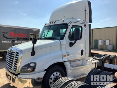 2016 Freightliner Cascadia 125 6x4 T/A Day Cab Truck Tractor