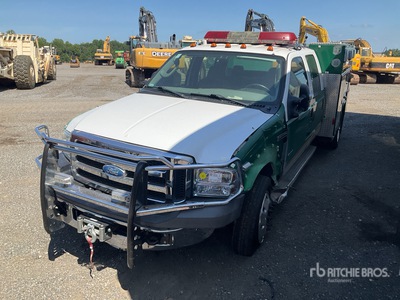 2005 Ford F-450 XLT 4x4 Crew Cab Utility Truck (Inoperable)