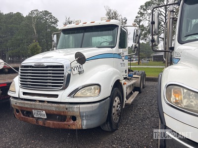 2005 Freightliner Columbia 120 6x4 تراكتور شاحنة نهارية (ثنائية المحور) (Inoperable)