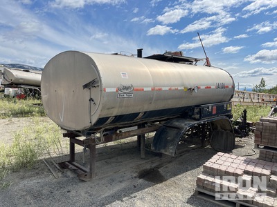 Etnyre Sam HW Black Topper T/A 2456 gal Asphalt Distributor Trailer