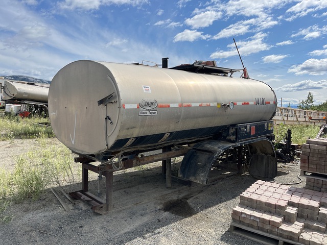 Etnyre Sam HW Black Topper 2456 gal Asphalt Distributor Etnyre Sam HW Black Topper 2456 gal Asphalt Distributor