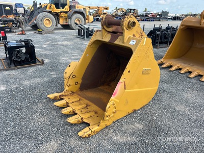 Finning 45 in Q/C Digging Excavator Bucket - Fits Cat 330L