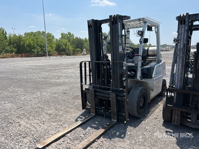 2017 UniCarrier MJ1F4A35LV 8000 lb Pneumatic Tire Forklift