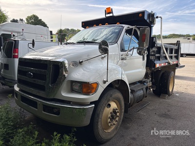 2015 Ford F-750 XL 4x2 Camion à benne essieu simple (Inoperable)