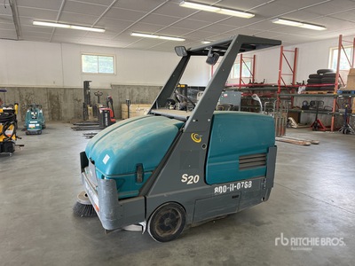 2016 Tennant S20 Ride-On Floor Sweeper