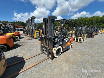 2014 Doosan G25E-5 4600 lb Pneumatic Tire Heftruck