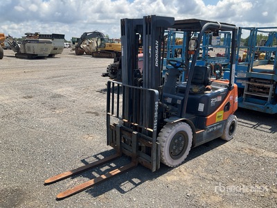 2015 Doosan G25E-5 4600 lb Pneumatic Tire Heftruck