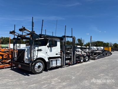 2013 Volvo VAH200 6x4 Camión portavehiculos