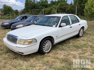 2010 Mercury Grand Marquis LS 自動車