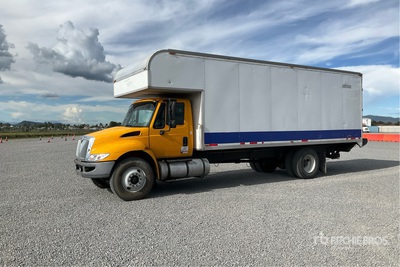 2015 International 4300 SBA 4x2 Camion con Caja Seca / Van Truck