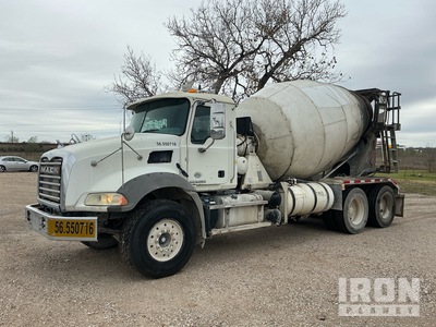 2015 Mack GU813 6x4 Betonomieszarka
