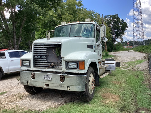 2005 Mack CHN613 6x4 Cab and Chassis (Inoperable)