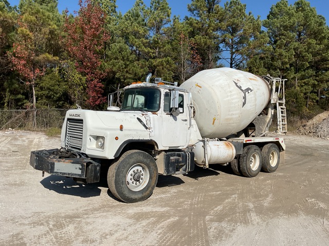 2000 Mack DM690S 6x4 Mixer Truck