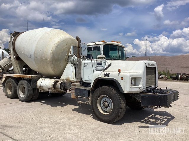 CAMIóN REVOLVEDOR 2000 MACK MCNEILUS 10.5 CYD
