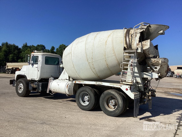 CAMIóN REVOLVEDOR 2001 MACK MCNEILUS 10.5 CYD