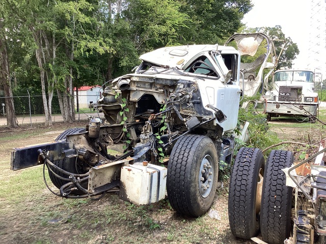 2001 Mack DM690S 6x4 Mixer Truck