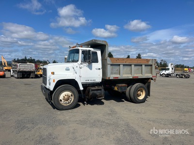 1982 Ford LN8000 4x2 S/A Dump Truck